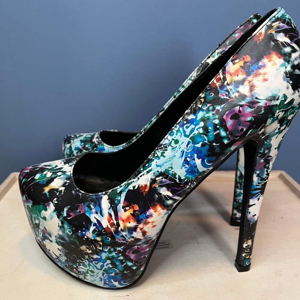 Unique paint splatter/firework like heels
